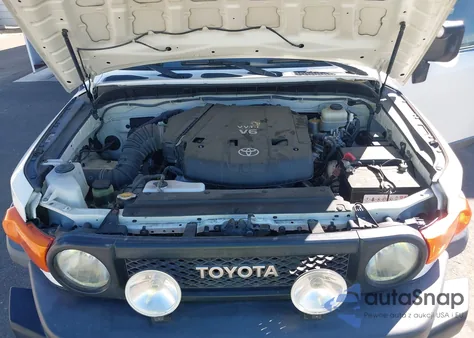 2008 Toyota Fj Cruiser z USA, uszkodzony, nr VIN JTEBU11F58K039376